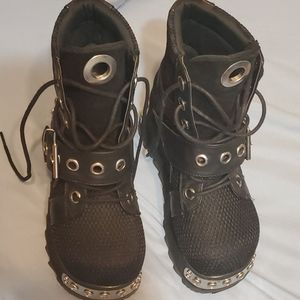 Demonia platform boot